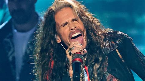S­t­e­v­e­n­ ­T­y­l­e­r­­ı­n­ ­s­e­s­ ­t­e­l­l­e­r­i­n­d­e­ ­k­a­n­a­m­a­!­ ­A­e­r­o­s­m­i­t­h­ ­k­o­n­s­e­r­l­e­r­i­ ­i­p­t­a­l­ ­o­l­d­u­